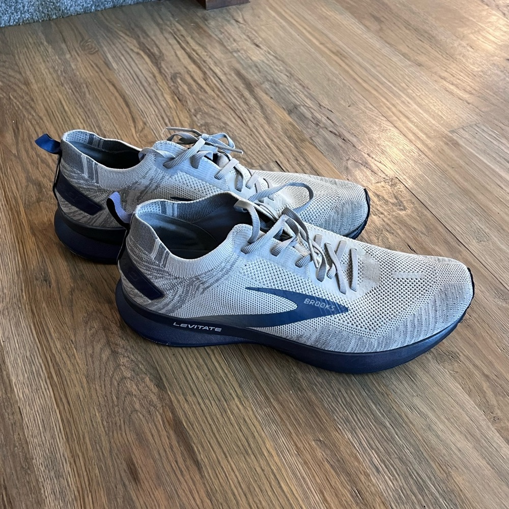 Mens brooks shoes
